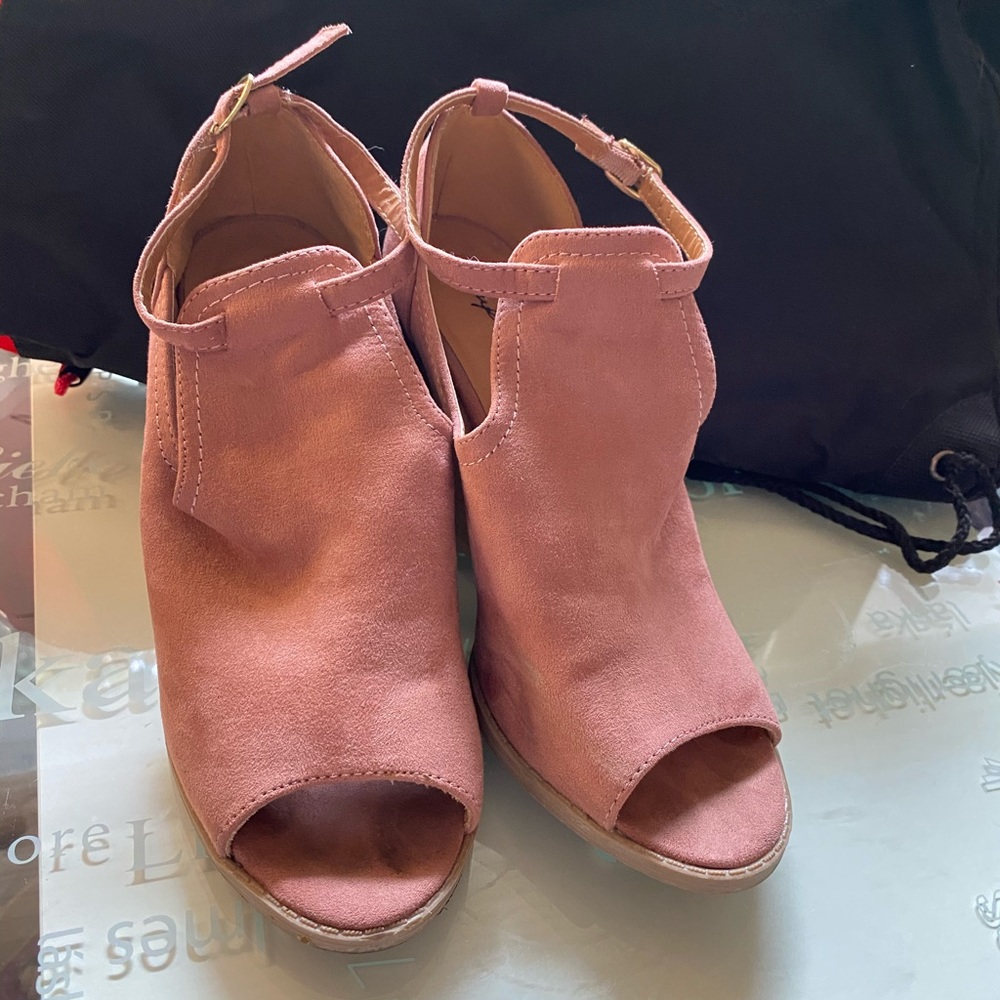 Women’s Size 7 - Neutral Pink Ankle Boots